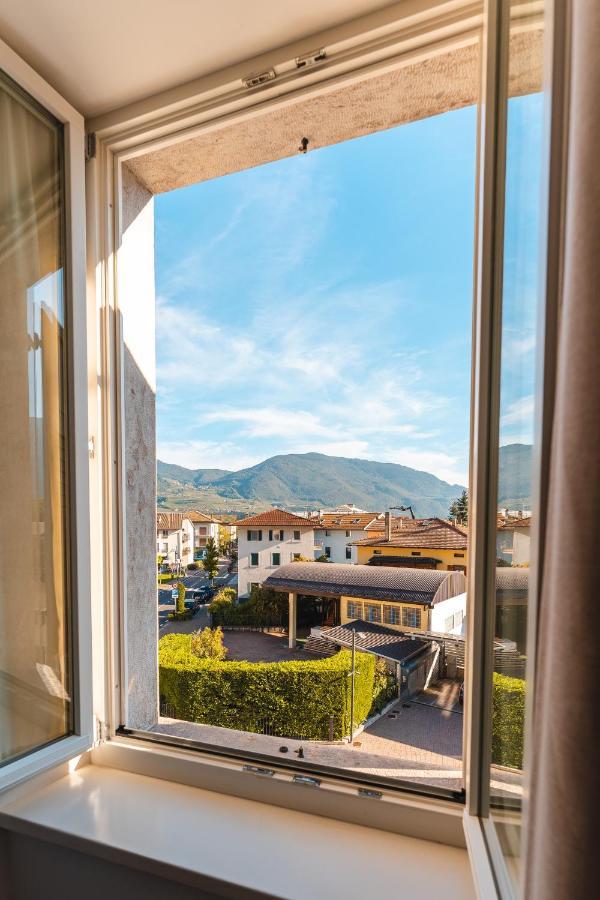 Albergo Caffe Centrale Mezzocorona Esterno foto