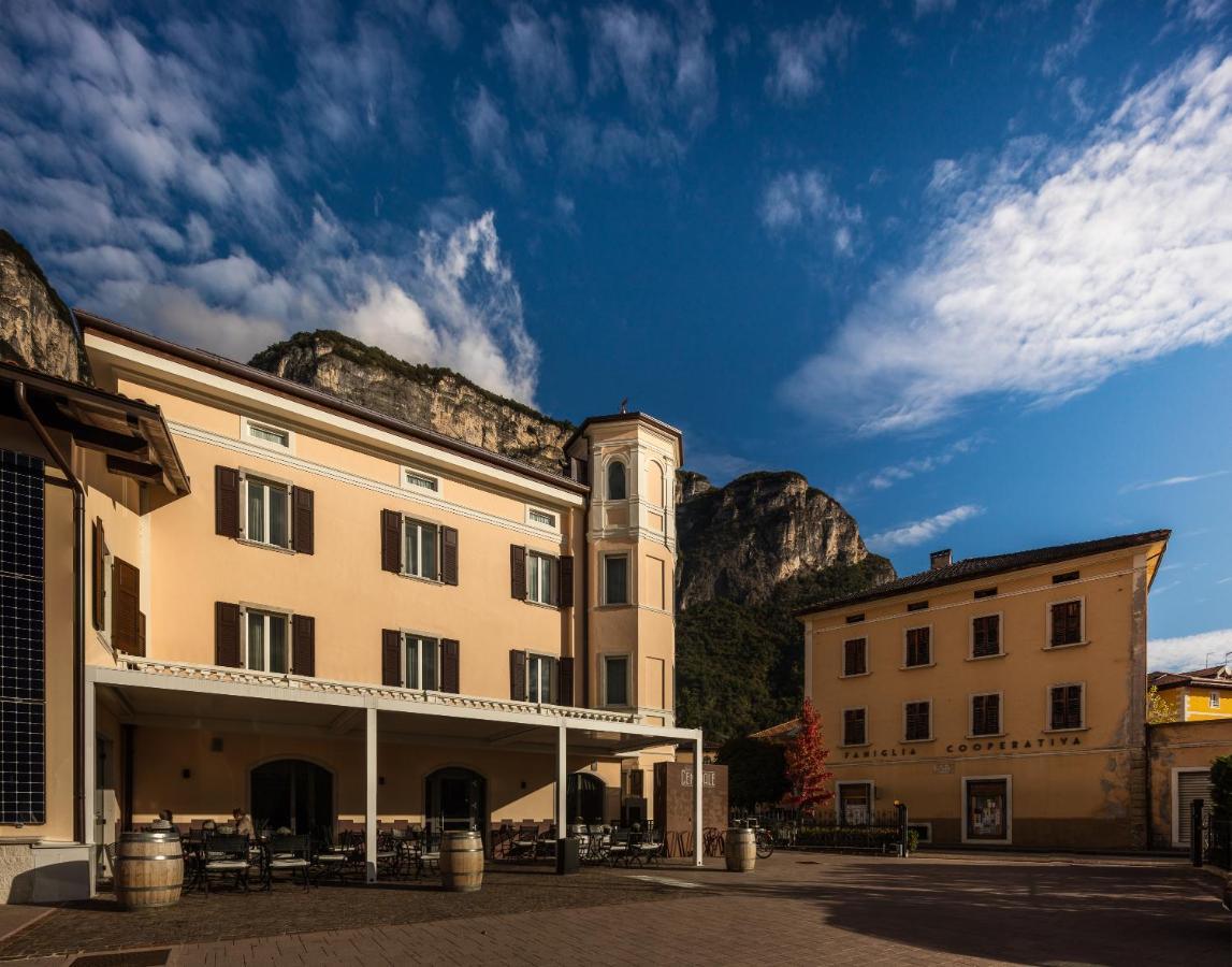Albergo Caffe Centrale Mezzocorona Esterno foto