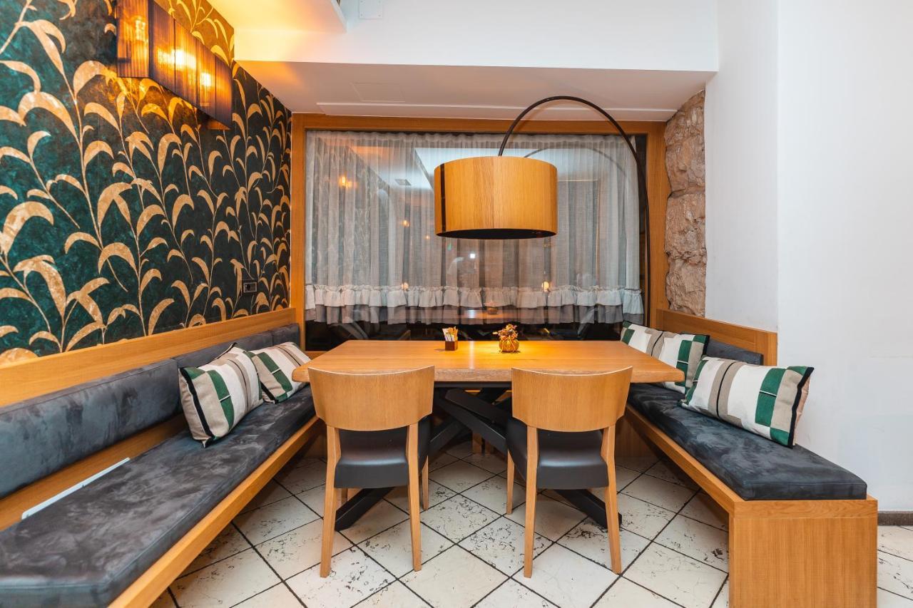 Albergo Caffe Centrale Mezzocorona Esterno foto