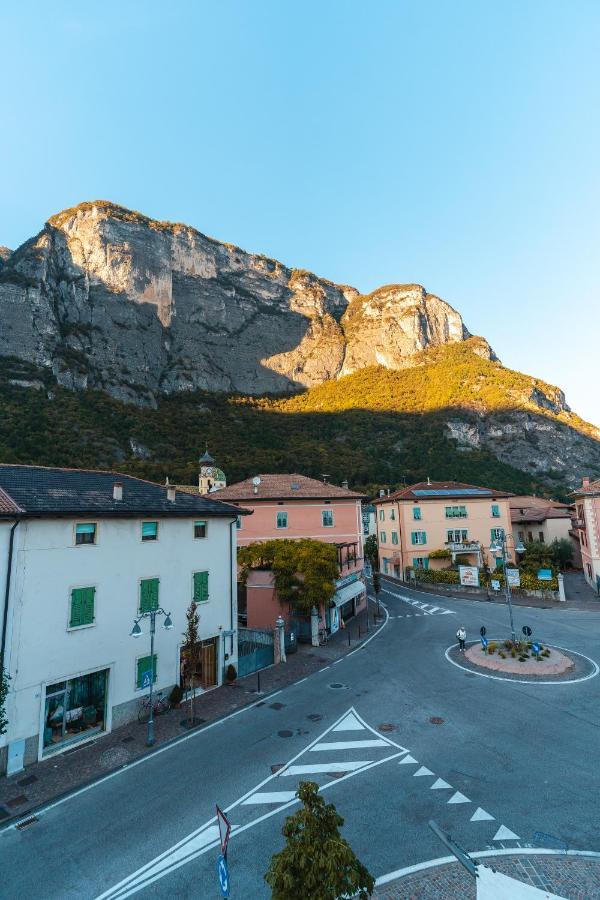 Albergo Caffe Centrale Mezzocorona Esterno foto