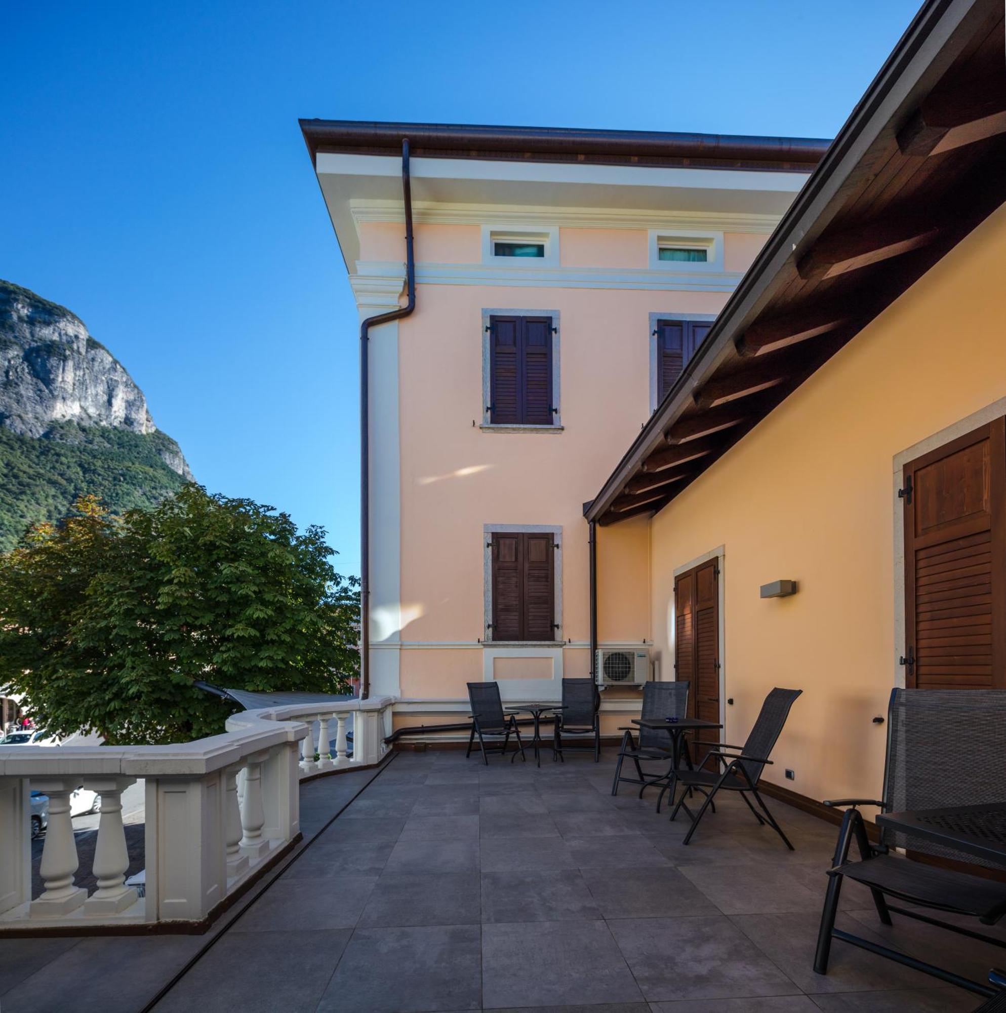 Albergo Caffe Centrale Mezzocorona Esterno foto
