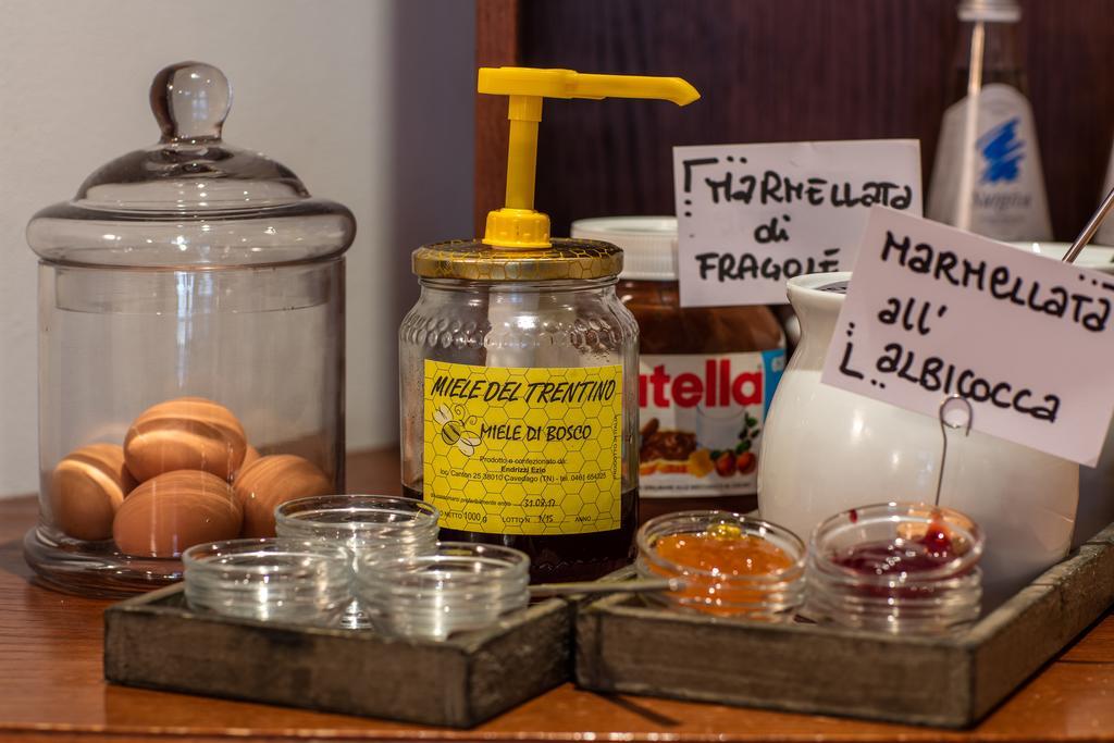 Albergo Caffe Centrale Mezzocorona Esterno foto