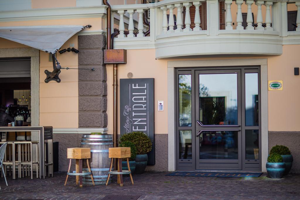Albergo Caffe Centrale Mezzocorona Esterno foto