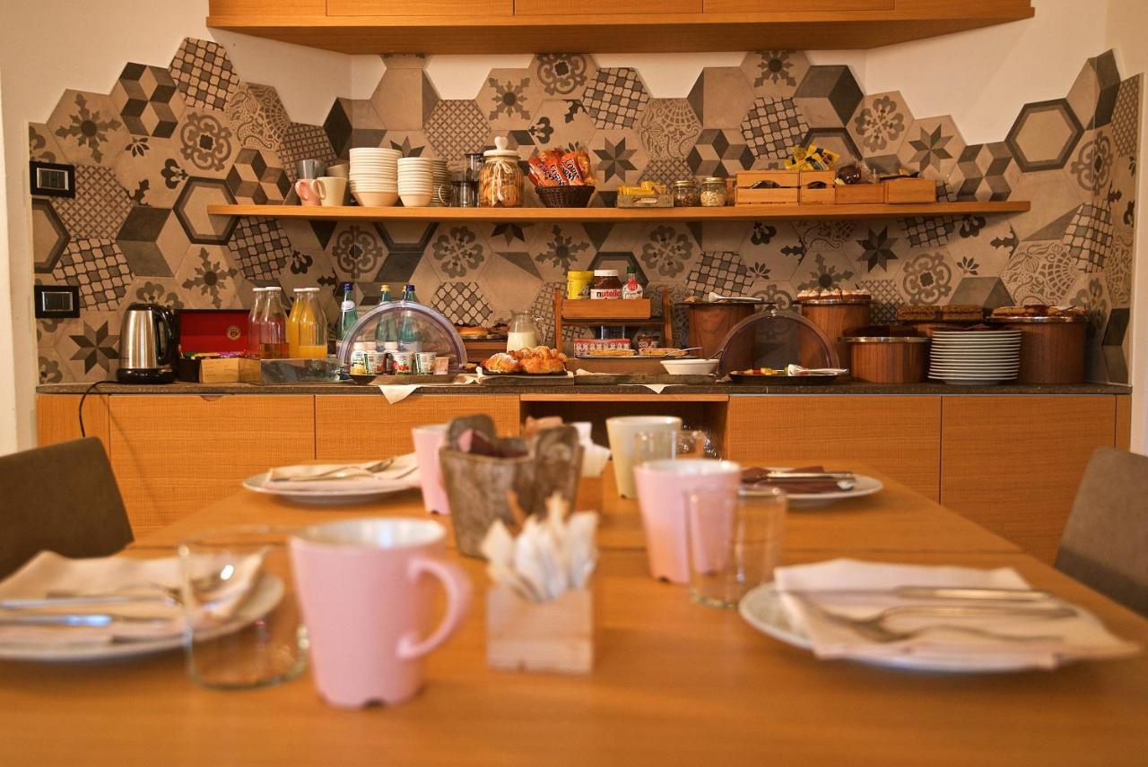 Albergo Caffe Centrale Mezzocorona Esterno foto